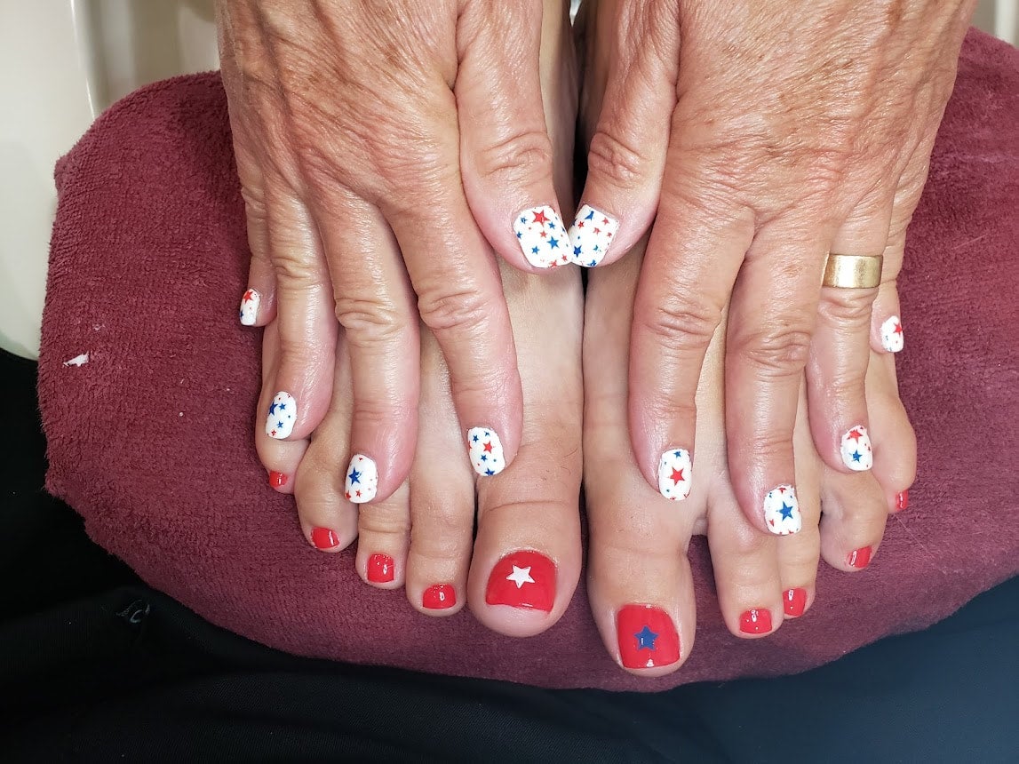 Easy spring #toenailart #daisy | Simple toe nails, Toe nail designs, Cute toe  nails